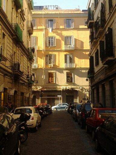 Italie - Napoli maison jaune